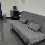 Apartment Retiro Camelias 1 *