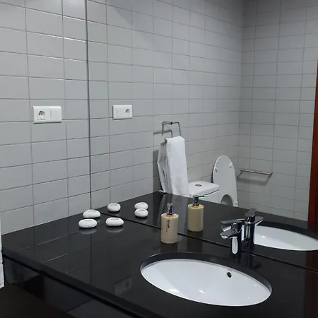 Apartment Retiro Camelias 1 *